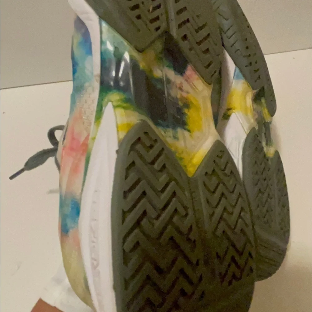 Fill Axilus gorgeous sneaker with stunning color use but in good conditions